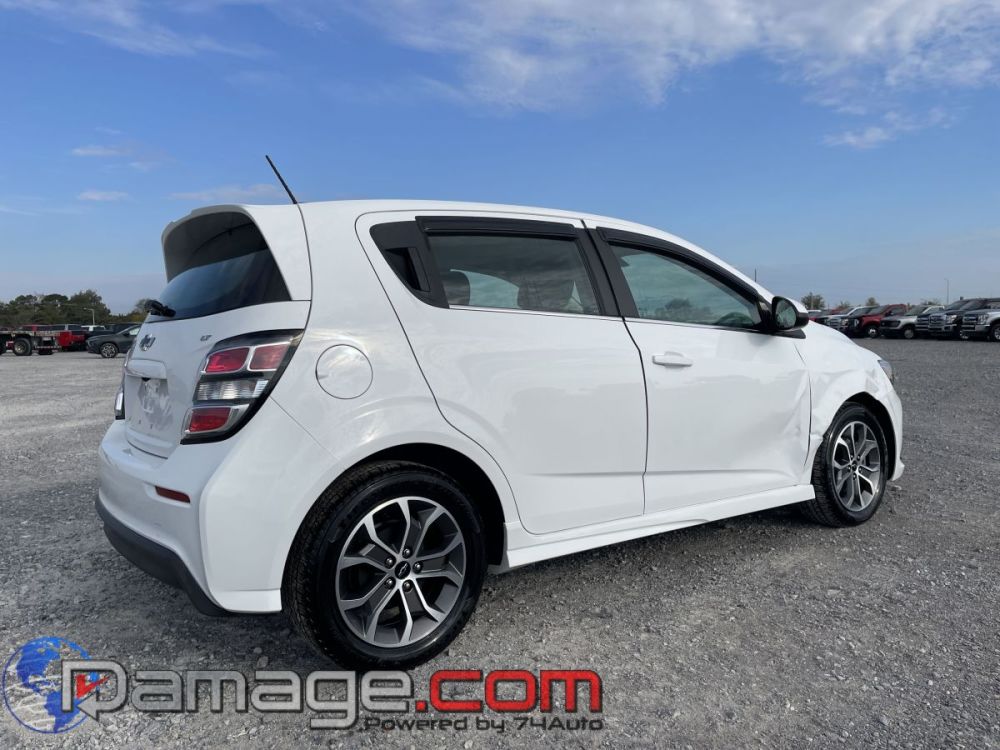 2018 Chevrolet Sonic LT - photo 6