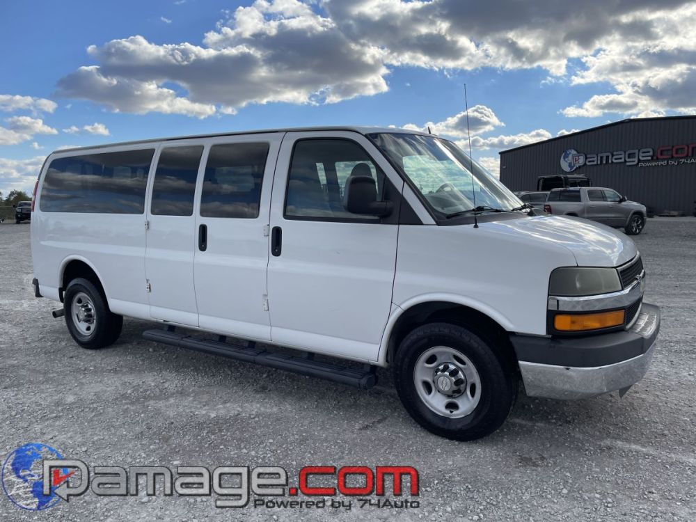2014 Chevrolet Express - photo 2