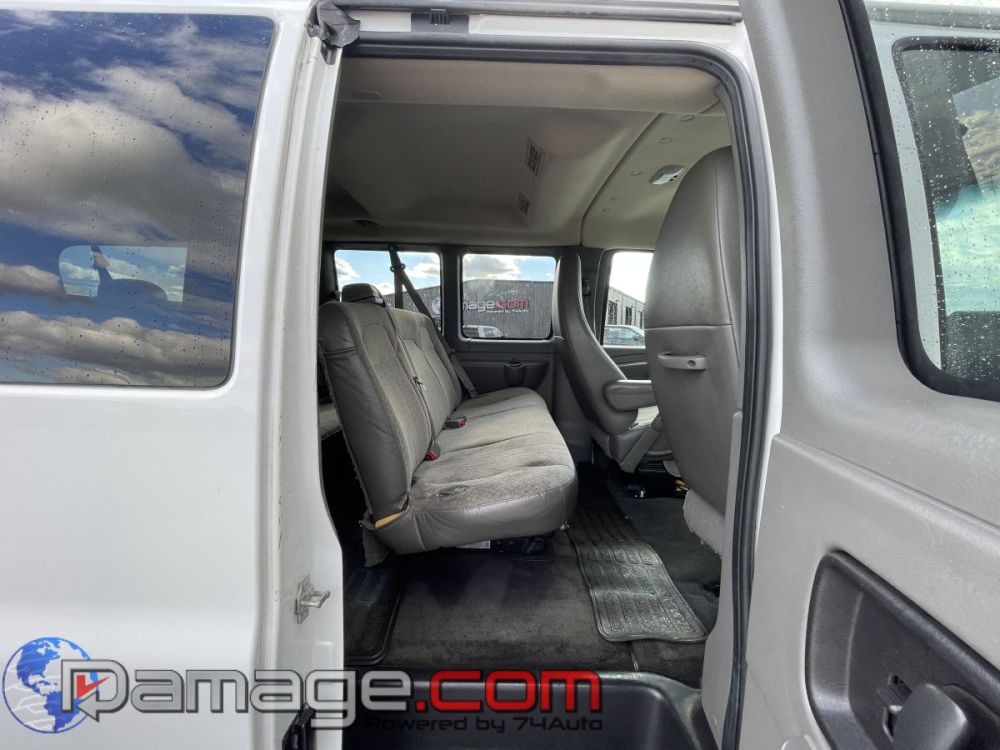 2014 Chevrolet Express - photo 12