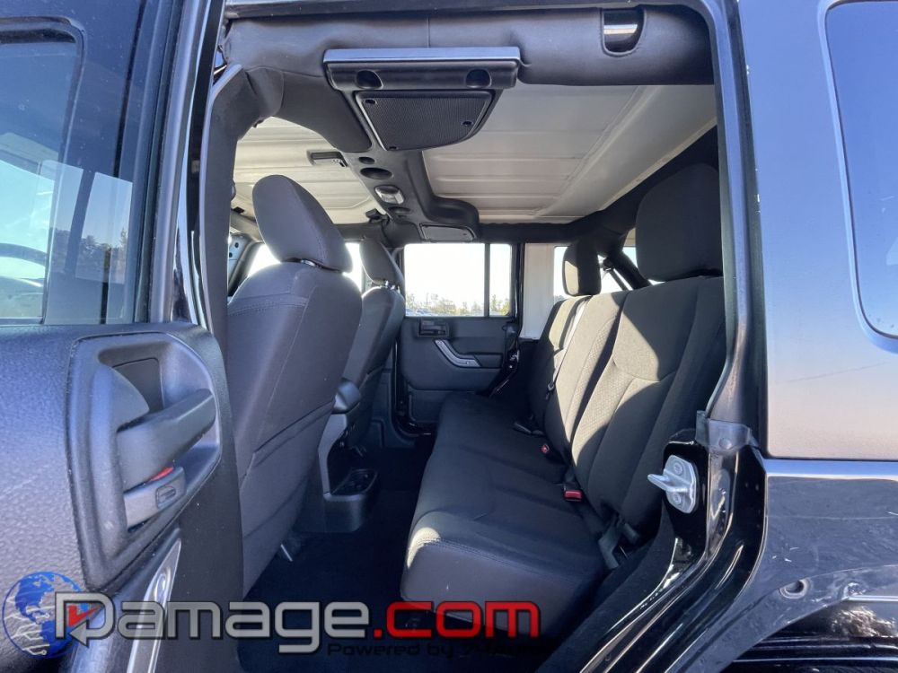 2016 Jeep Wrangler Unlimited 4X4 - photo 11