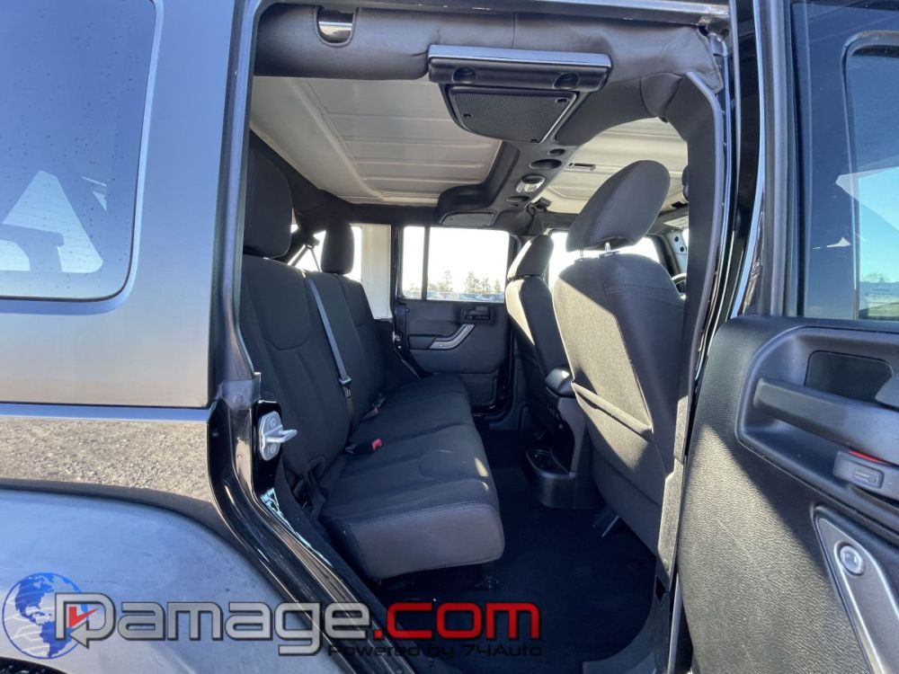 2016 Jeep Wrangler Unlimited 4X4 - photo 13