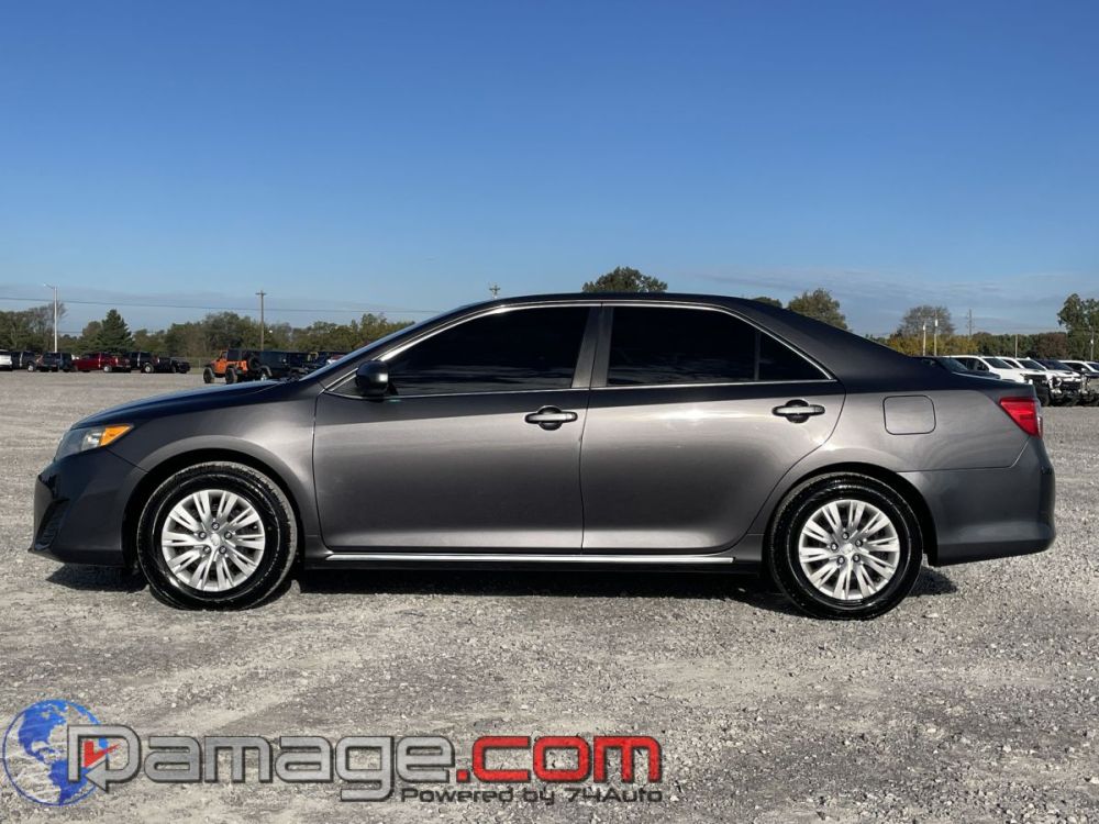 2013 Toyota Camry LE - photo 3