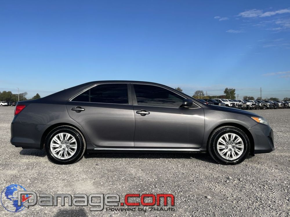 2013 Toyota Camry LE - photo 4