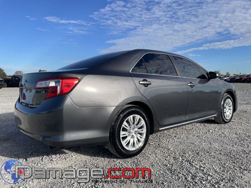 2013 Toyota Camry LE - photo 6