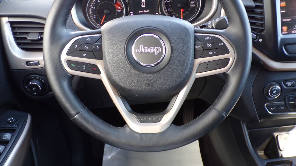 2017 Jeep Cherokee Latitude (FWD) - photo 13