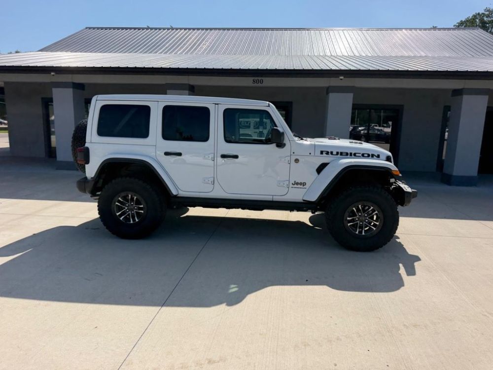 2024 Jeep Wrangler - photo 2
