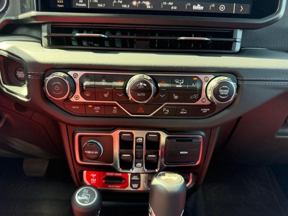 2024 Jeep Wrangler - photo 13
