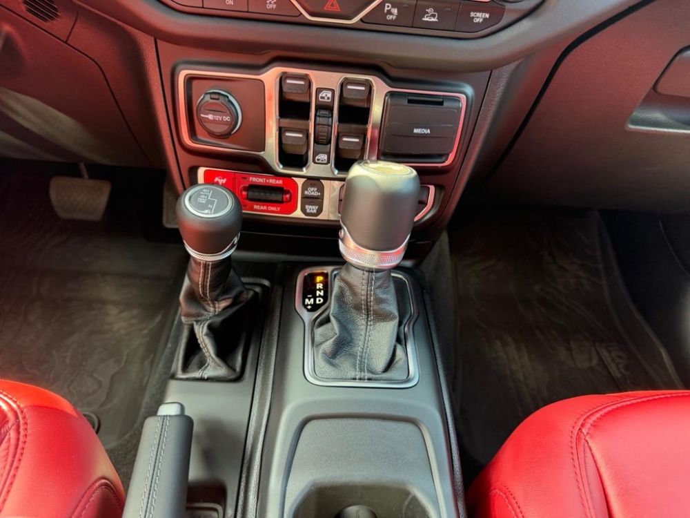 2024 Jeep Wrangler - photo 14