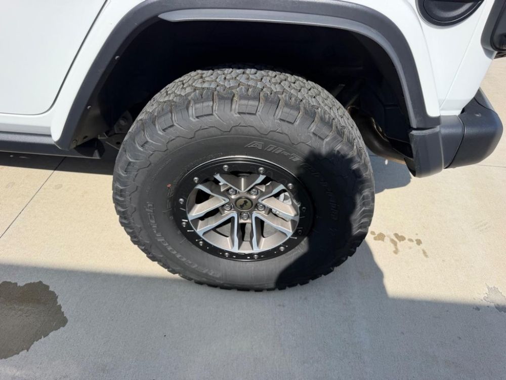 2024 Jeep Wrangler - photo 6