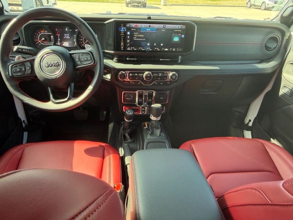 2024 Jeep Wrangler - photo 8
