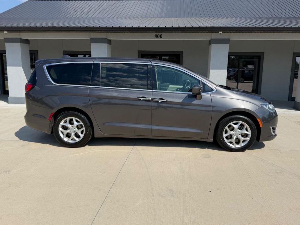 2019 Chrysler Pacifica - photo 2