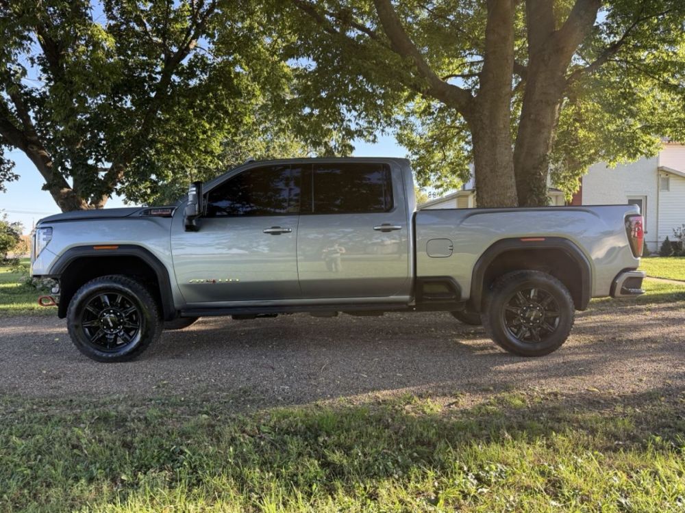 2025 GMC 2500HD AT4 - photo 1