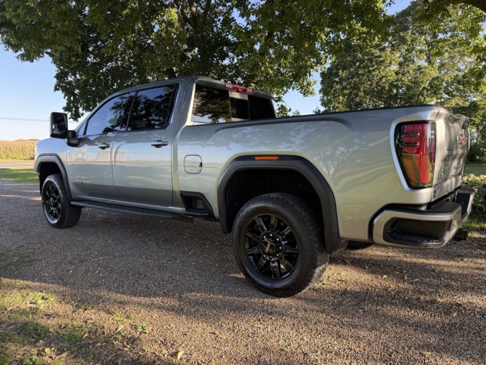 2025 GMC 2500HD AT4 - photo 2