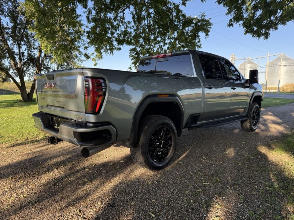 2025 GMC 2500HD AT4 - photo 5
