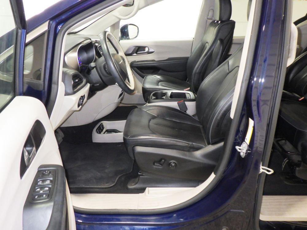 2018 Chrysler Pacifica Hybrid W/Advanced Safety Tec Group Connect Theater and Pano Moon Theft - photo 8