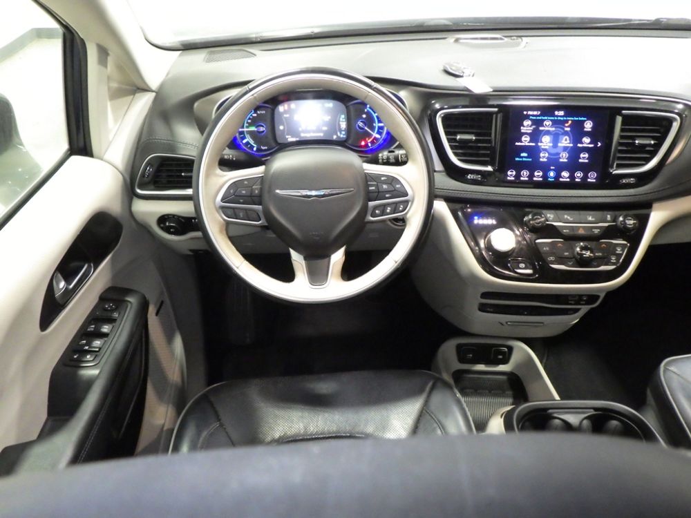 2018 Chrysler Pacifica Hybrid W/Advanced Safety Tec Group Connect Theater and Pano Moon Theft - photo 9
