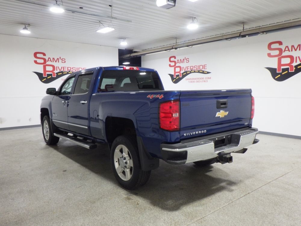 2016 Chevrolet Silverado 2500 HD LTZ Crew Cab 4X4 - photo 2