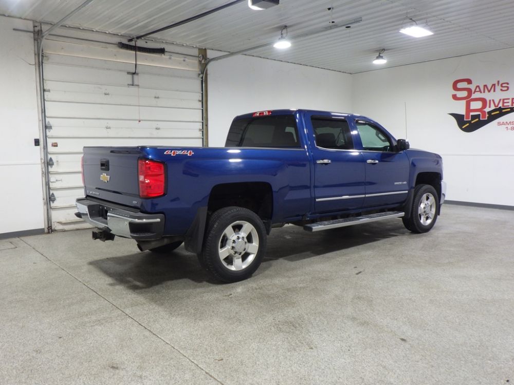 2016 Chevrolet Silverado 2500 HD LTZ Crew Cab 4X4 - photo 4