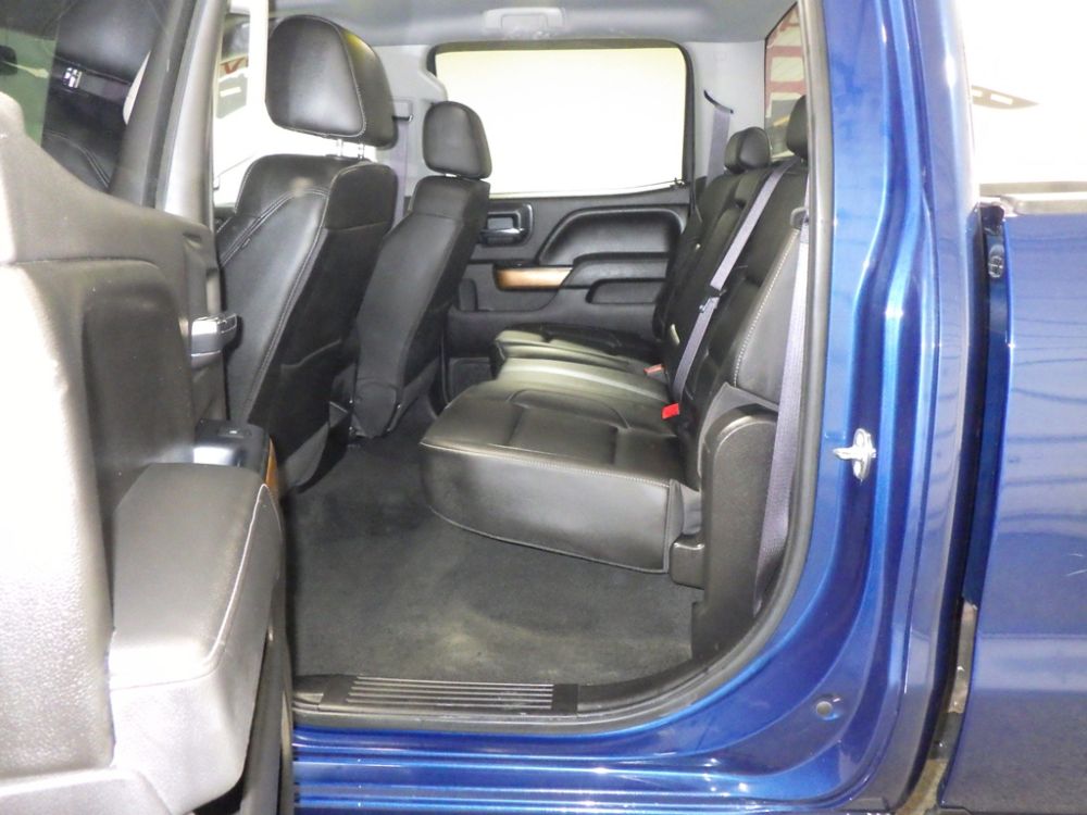 2016 Chevrolet Silverado 2500 HD LTZ Crew Cab 4X4 - photo 7