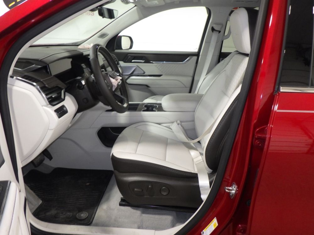 2025 GMC Acadia Denali AWD - photo 8