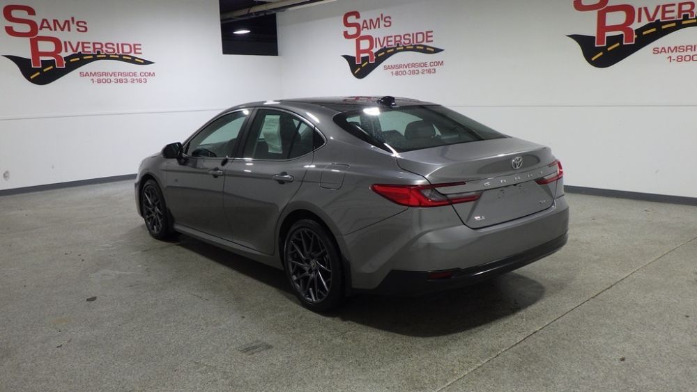 2026 Toyota Camry XLE Hybrid - photo 2