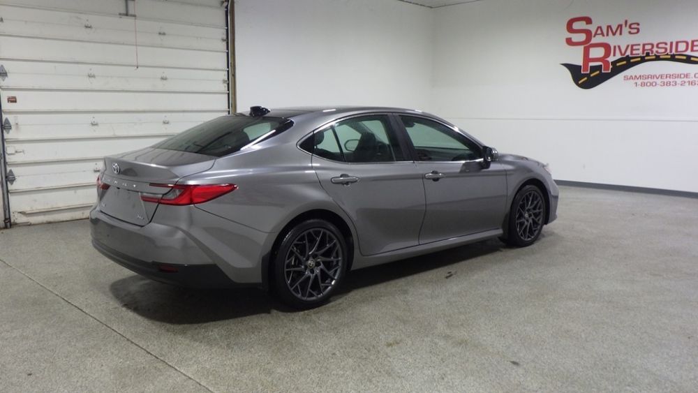 2026 Toyota Camry XLE Hybrid - photo 4