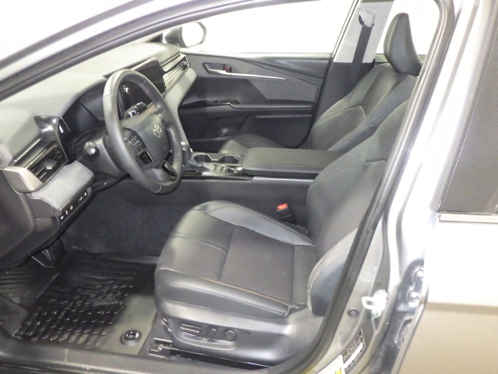 2026 Toyota Camry XLE Hybrid - photo 8