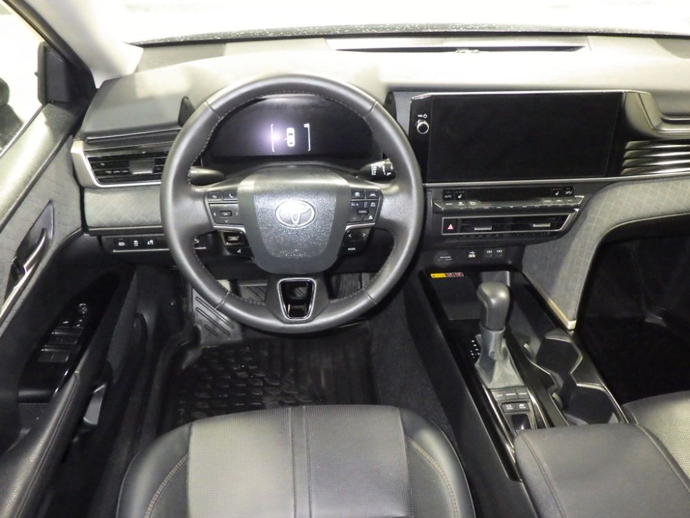 2026 Toyota Camry XLE Hybrid - photo 9