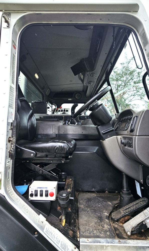 2015 PETERBILT 320 GARBAGE PACKER - photo 11