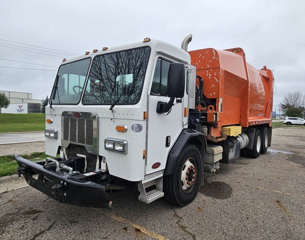 2015 PETERBILT 320 GARBAGE PACKER - photo 3