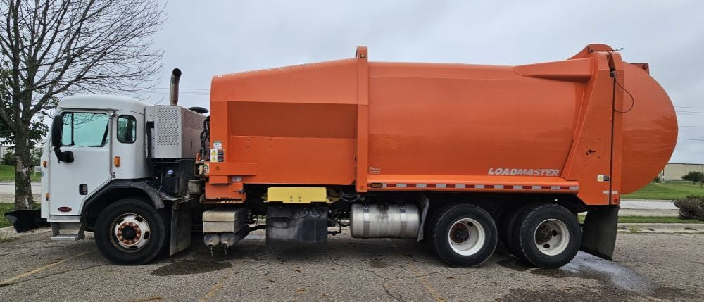 2015 PETERBILT 320 GARBAGE PACKER - photo 4
