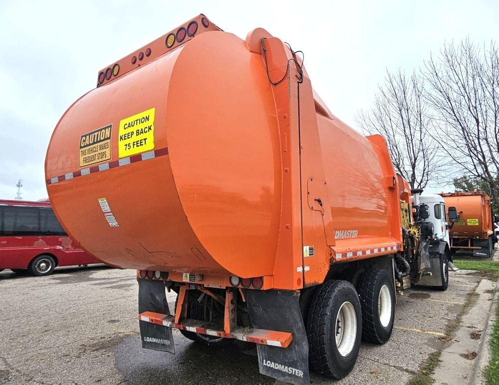 2015 PETERBILT 320 GARBAGE PACKER - photo 6