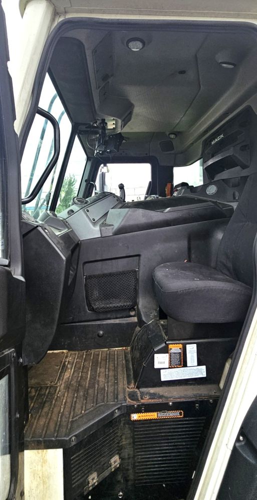 2019 MACK LR64 GARBAGE PACKER - photo 12
