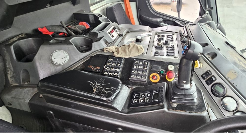 2019 MACK LR64 GARBAGE PACKER - photo 13