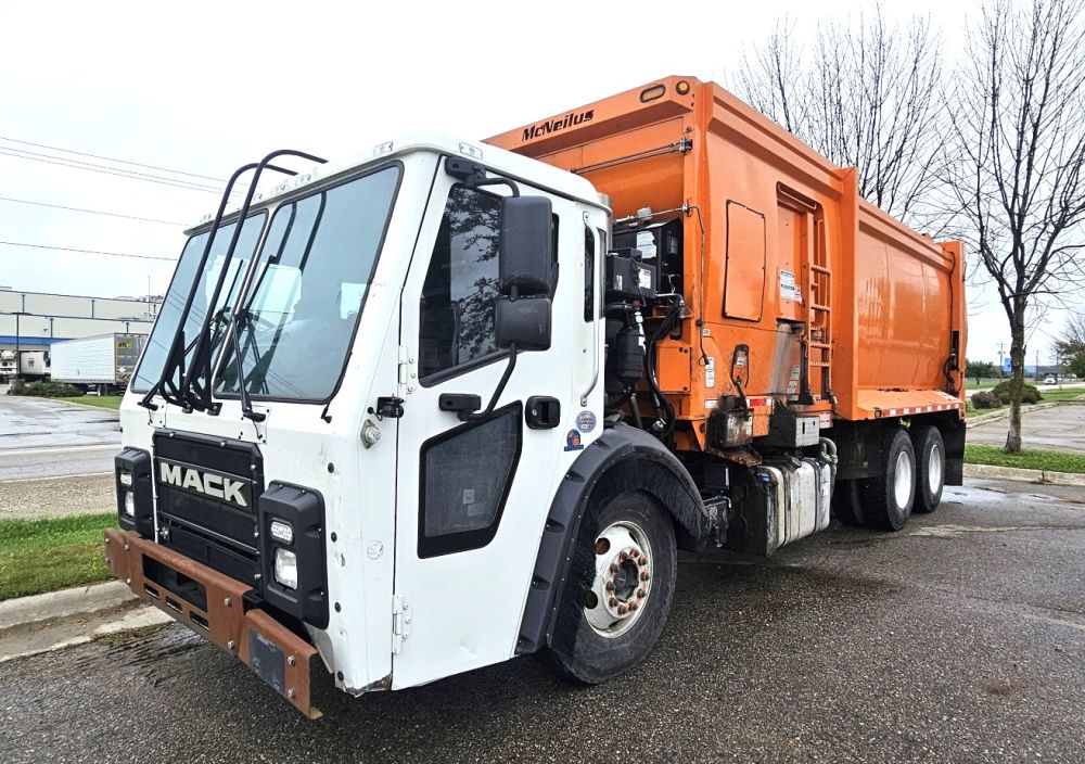 2019 MACK LR64 GARBAGE PACKER - photo 3