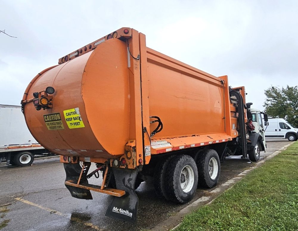 2019 MACK LR64 GARBAGE PACKER - photo 6