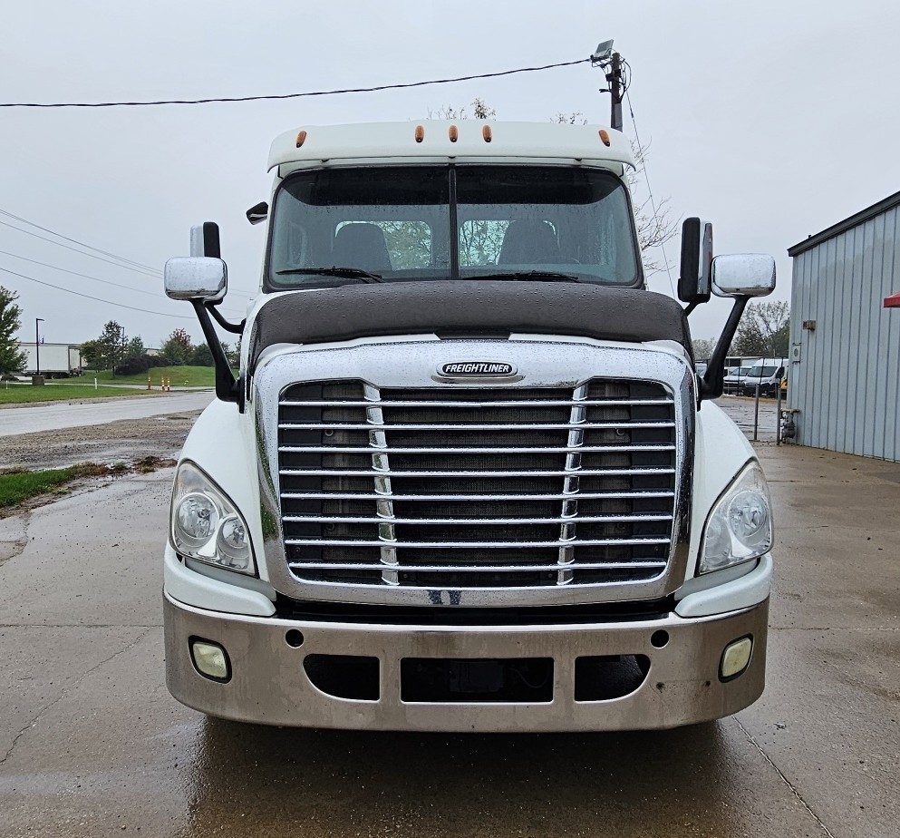 2016 FREIGHTLINER CASCADIA 125 - photo 2