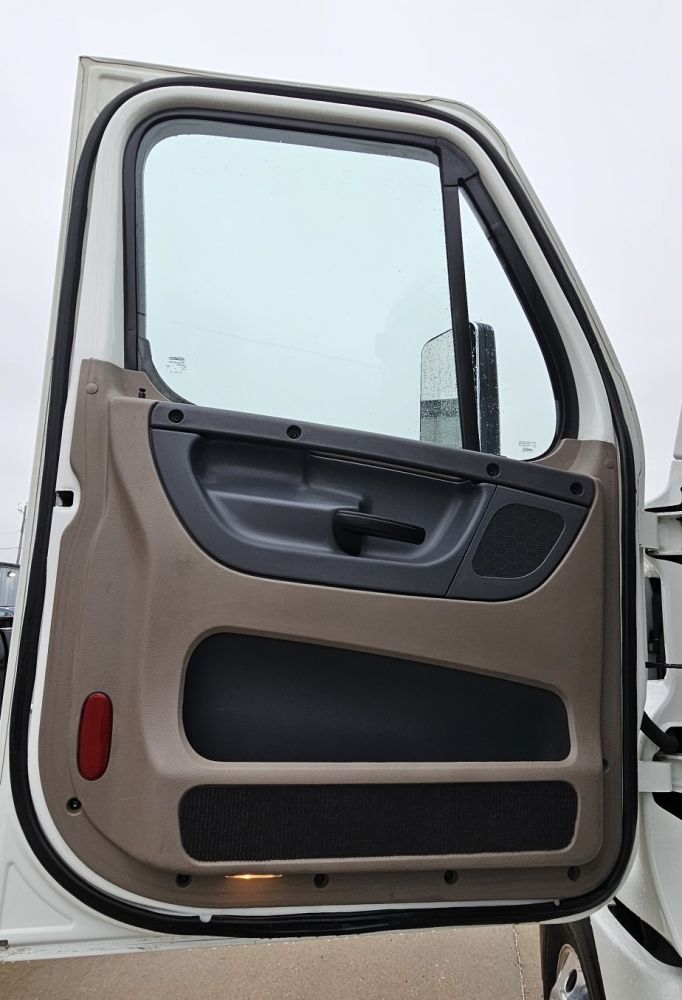 2016 FREIGHTLINER CASCADIA 125 - photo 16
