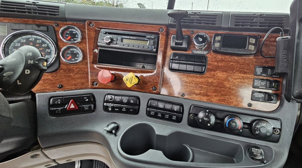 2016 FREIGHTLINER CASCADIA 125 - photo 19
