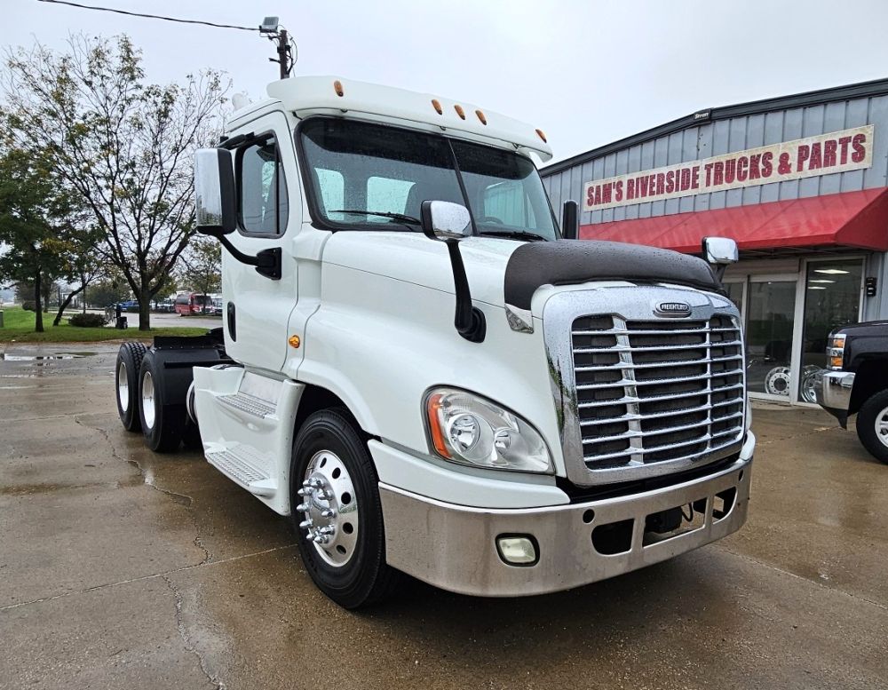 2016 FREIGHTLINER CASCADIA 125 - photo 3