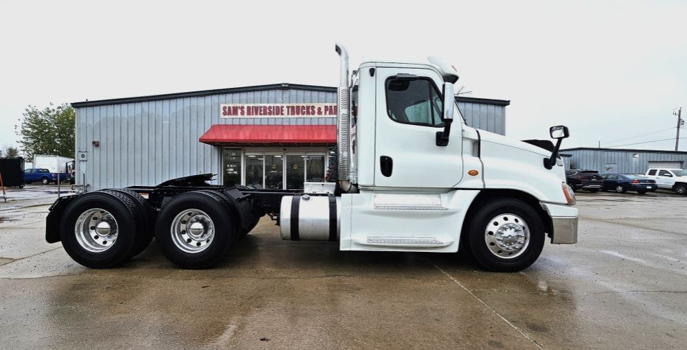 2016 FREIGHTLINER CASCADIA 125 - photo 4