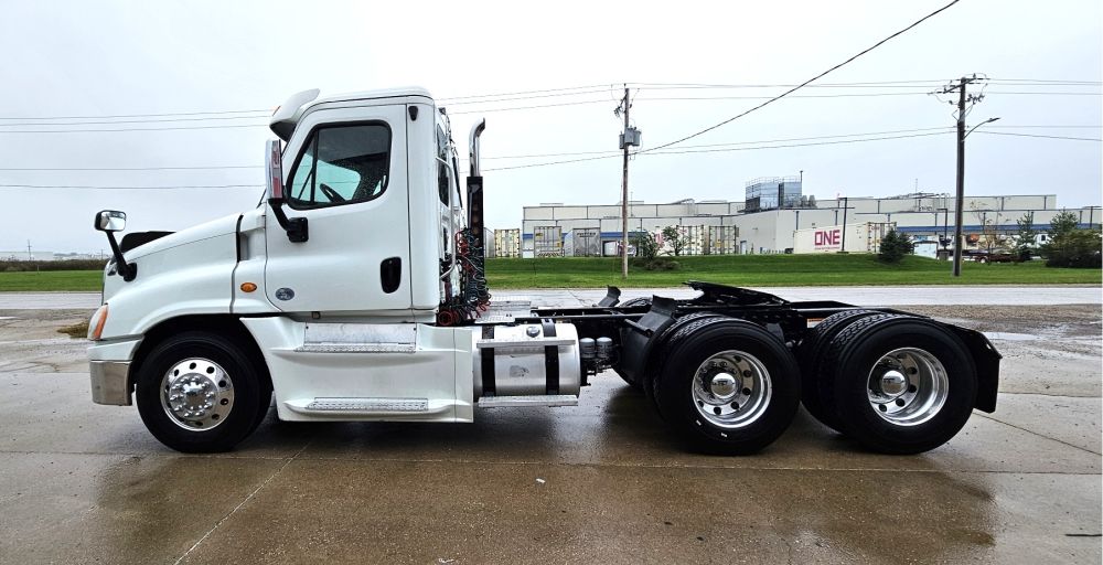 2016 FREIGHTLINER CASCADIA 125 - photo 5
