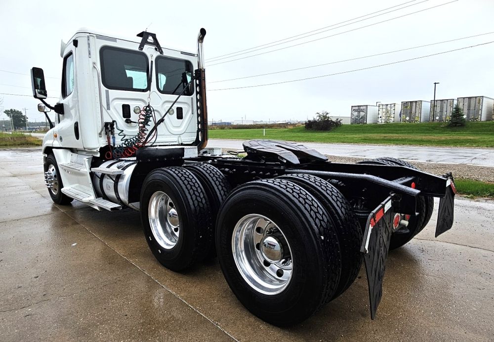 2016 FREIGHTLINER CASCADIA 125 - photo 8