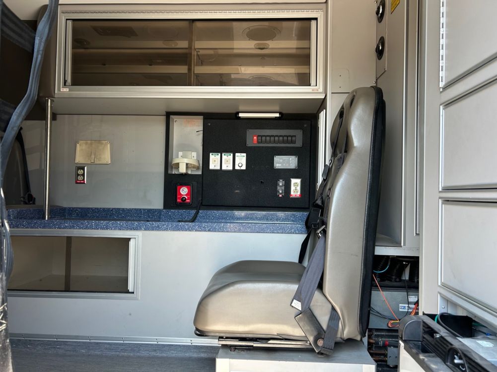 2018 Ford (C) F450SD 6.7L AMBULANCE - photo 11