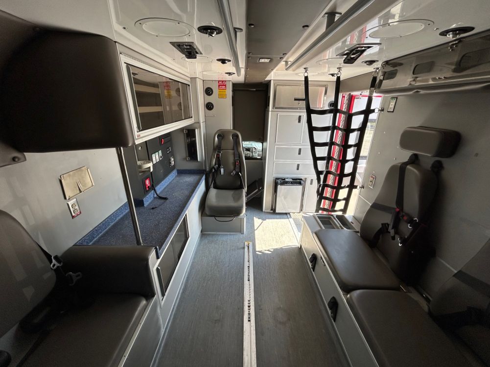 2018 Ford (C) F450SD 6.7L AMBULANCE - photo 12