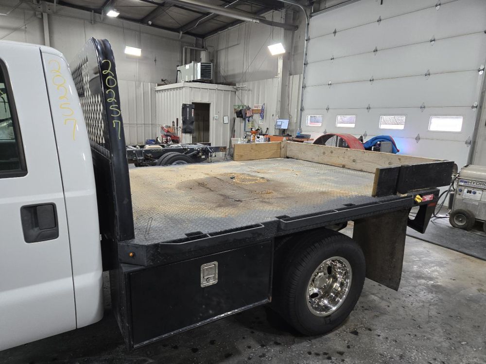 2011 KNAPHEIDE CAB & CHASSIS BED - photo 1