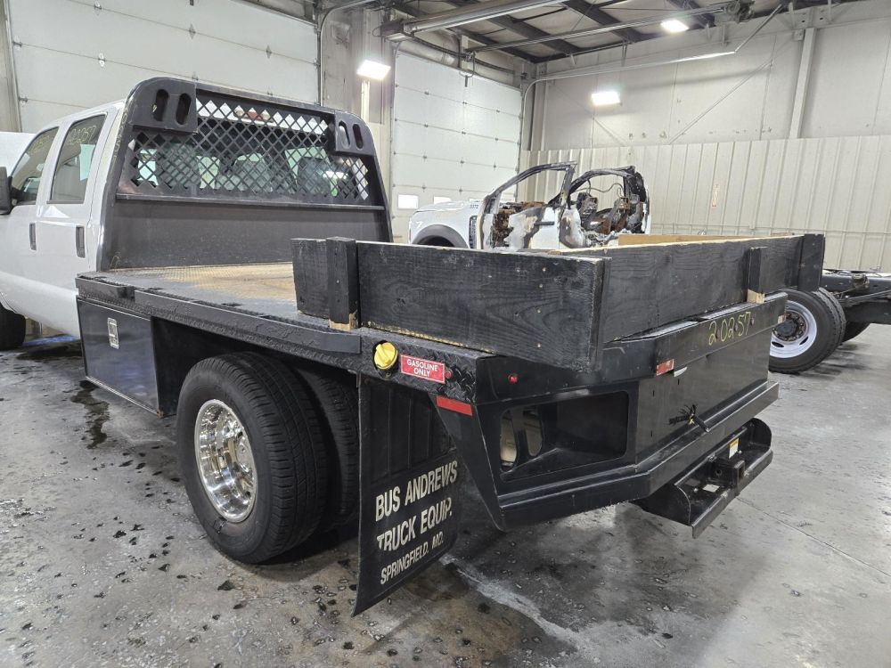 2011 KNAPHEIDE CAB & CHASSIS BED - photo 3