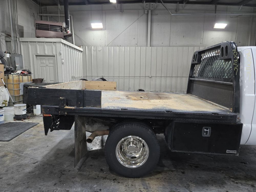 2011 KNAPHEIDE CAB & CHASSIS BED - photo 6
