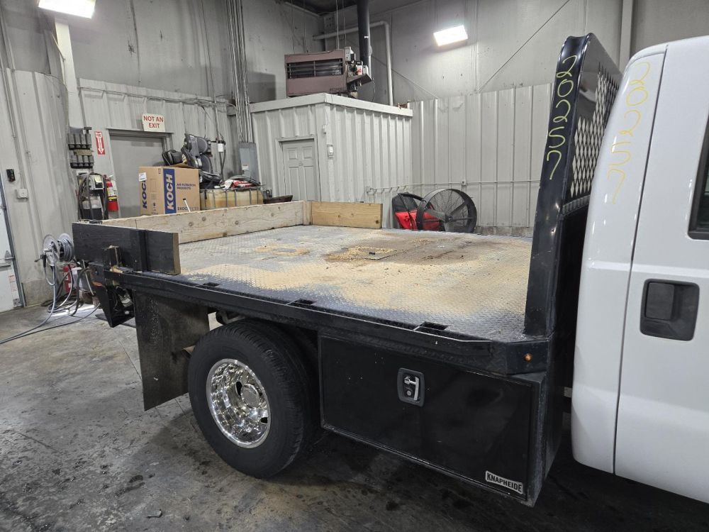 2011 KNAPHEIDE CAB & CHASSIS BED - photo 7