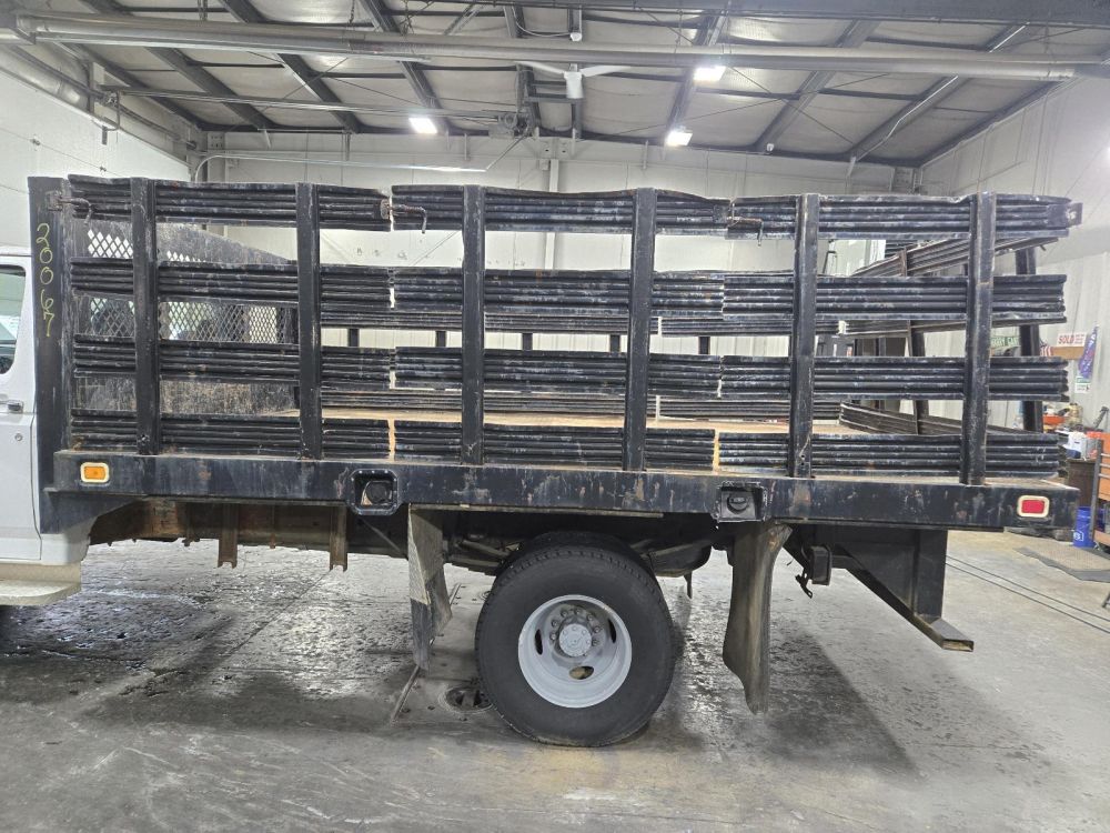 1996 DRW CAB & CHASSIS BED - photo 2